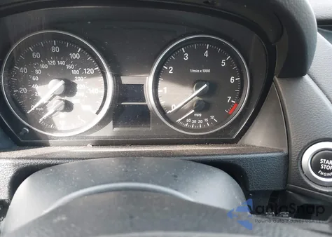 2014 BMW X1 xDrive28I z USA, uszkodzony, nr VIN WBAVL1C59EVR93810